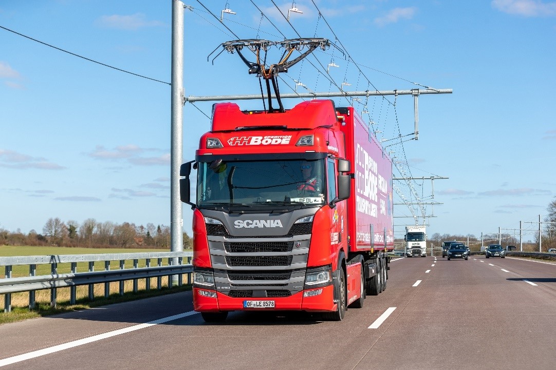 Vrachtwagen met bovenleiding: kosteneffectief CO2 verminderen